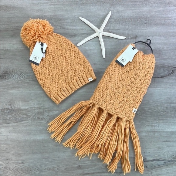 🔆RIP CURL🔆 SURF GYPSY POM POM BEANIE SURF GYPSY SCARF SET - Picture 1 of 12